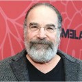 Mandy Patinkin rejoint la distribution du film The Painted Bride