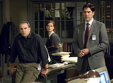 Les agents Gideon, Reid ainsi que Hotchner sont sur une enquête avec la BAU.